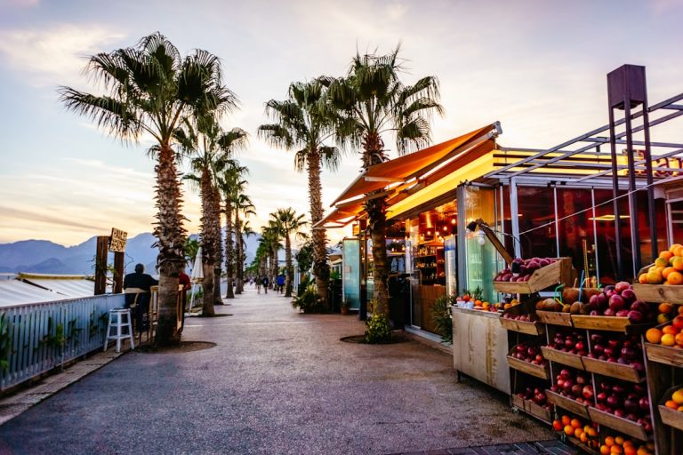 Antalya kıyı yaşamı - Fotoğraf Igor Sporynin, Unsplash