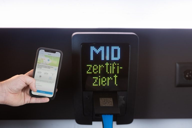 Elektrikli araç şarj istasyonu - Fotoğraf smart-me AG, Unsplash