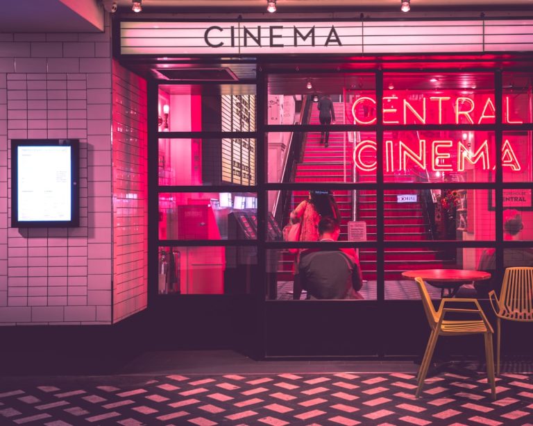 Sinema ve eğlence - Fotoğraf Myke Simon, Unsplash